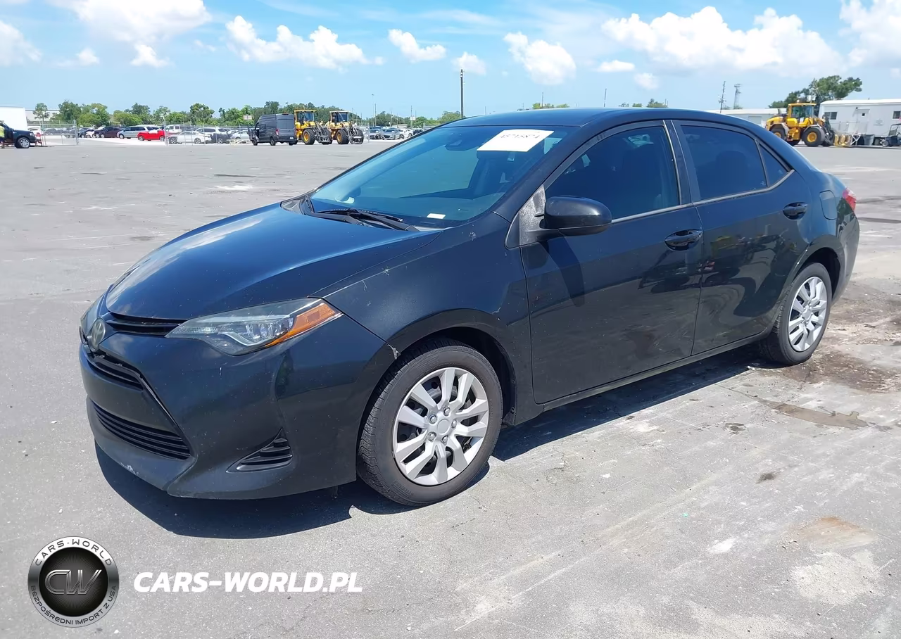 2018 Toyota Corolla Le VIN:5YFBURHE4JP784160 - 2