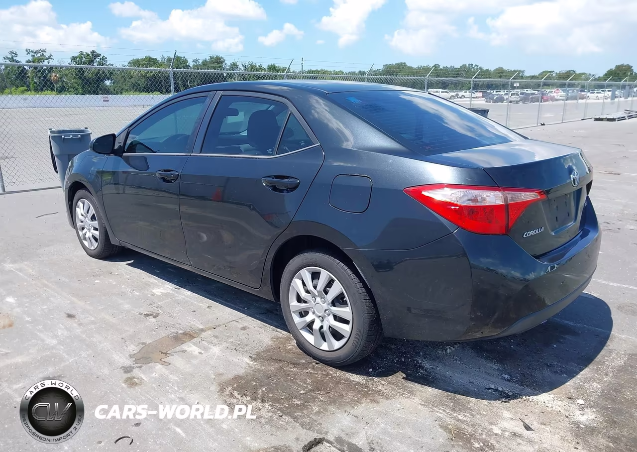 2018 Toyota Corolla Le VIN:5YFBURHE4JP784160 - 3