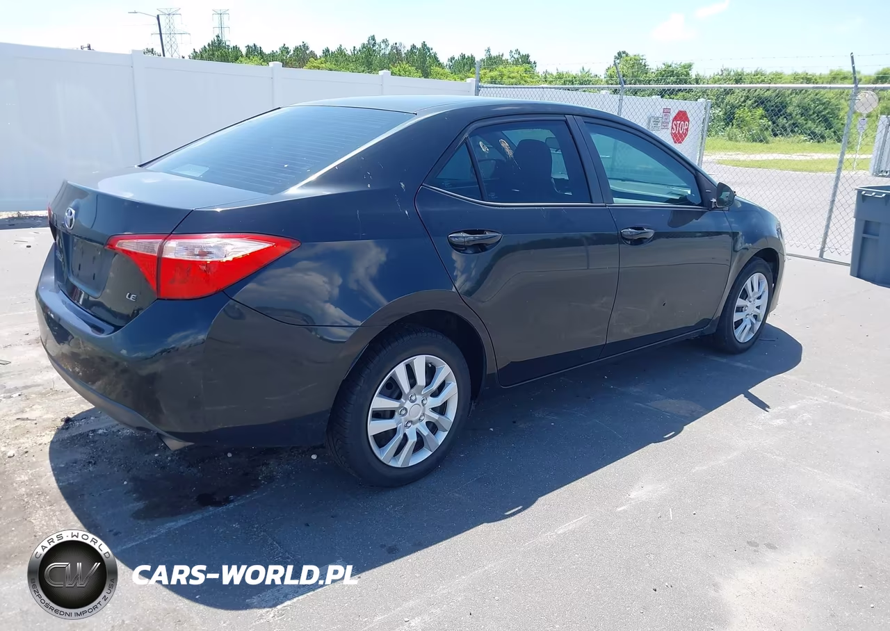 2018 Toyota Corolla Le VIN:5YFBURHE4JP784160 - 4