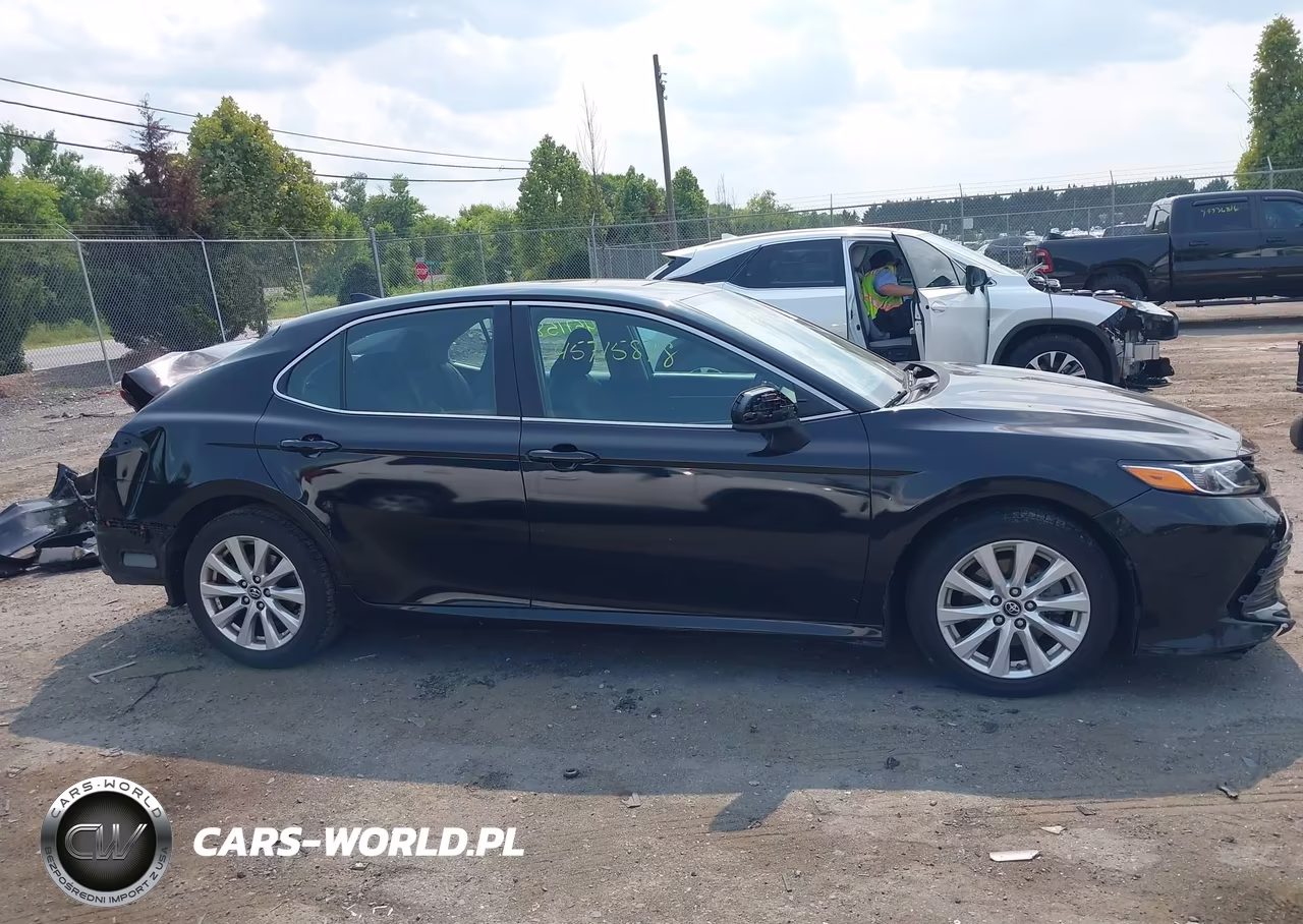 2019 Toyota Camry Le VIN:4T1B11HK6KU219215 - 12