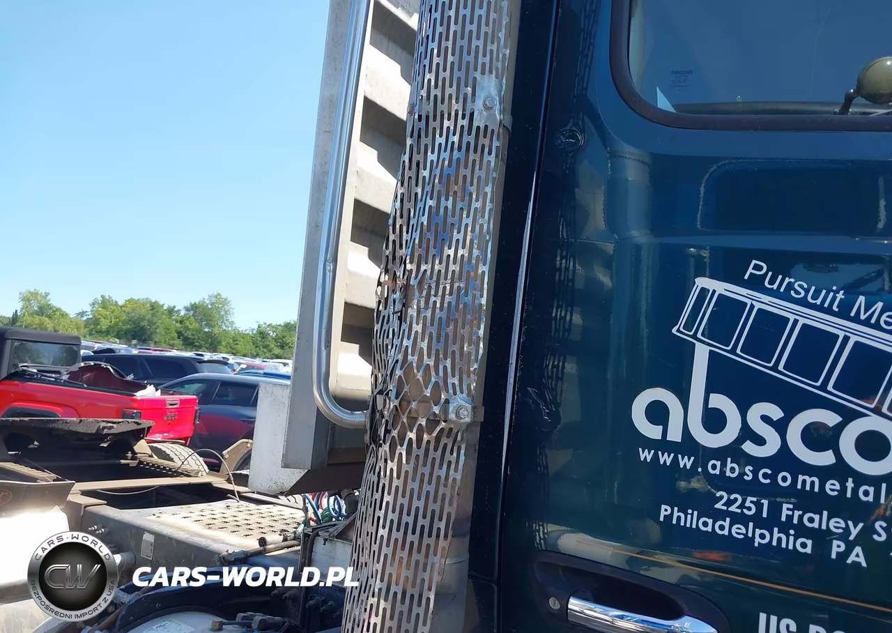 2015 Peterbilt 579 VIN:1XPBDP9X8FD284628 - 10