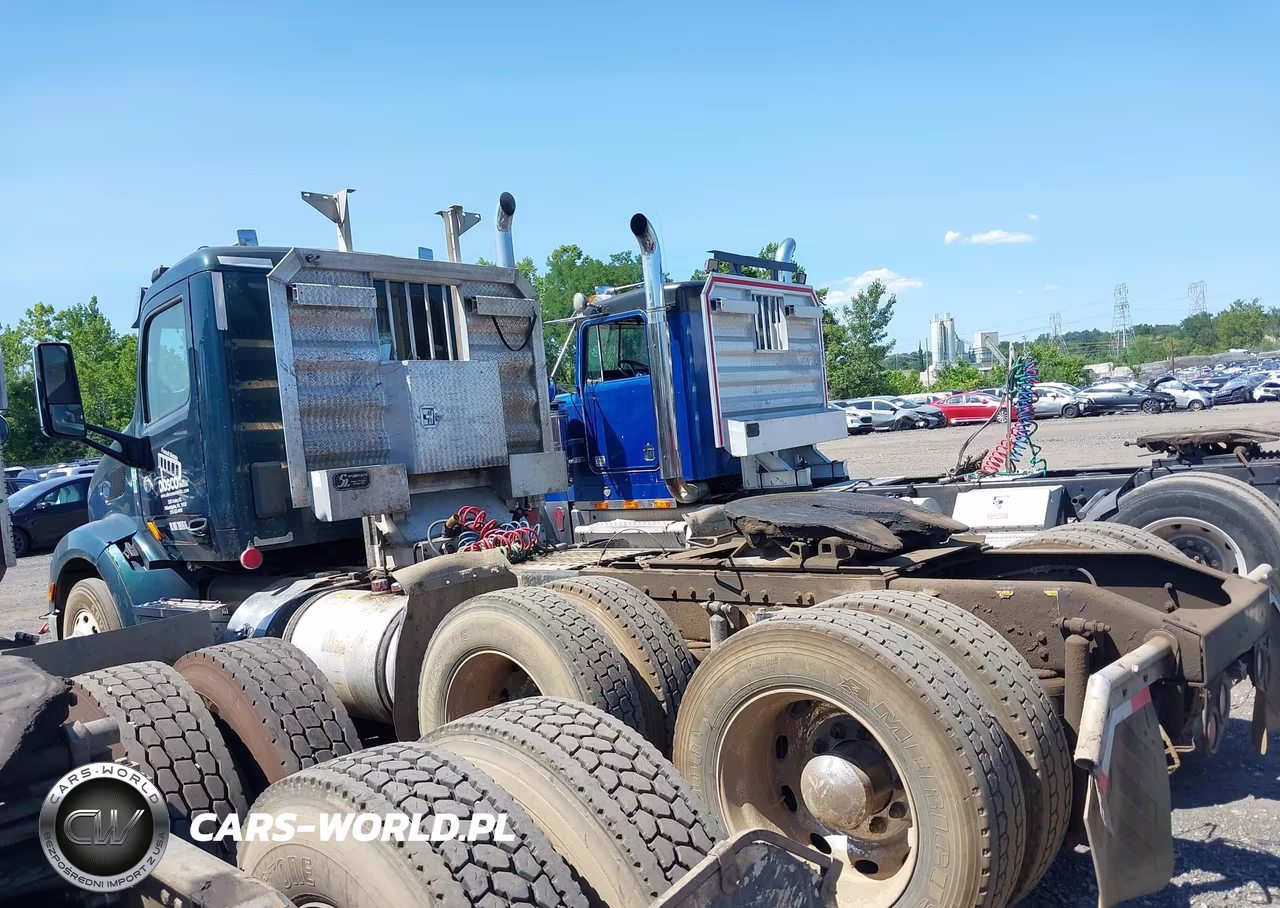 2015 Peterbilt 579 VIN:1XPBDP9X8FD284628 - 13