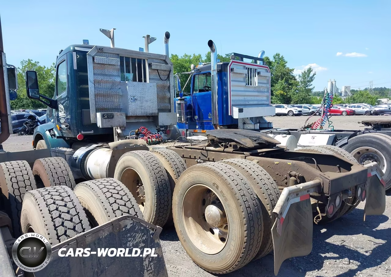 2015 Peterbilt 579 VIN:1XPBDP9X8FD284628 - 3
