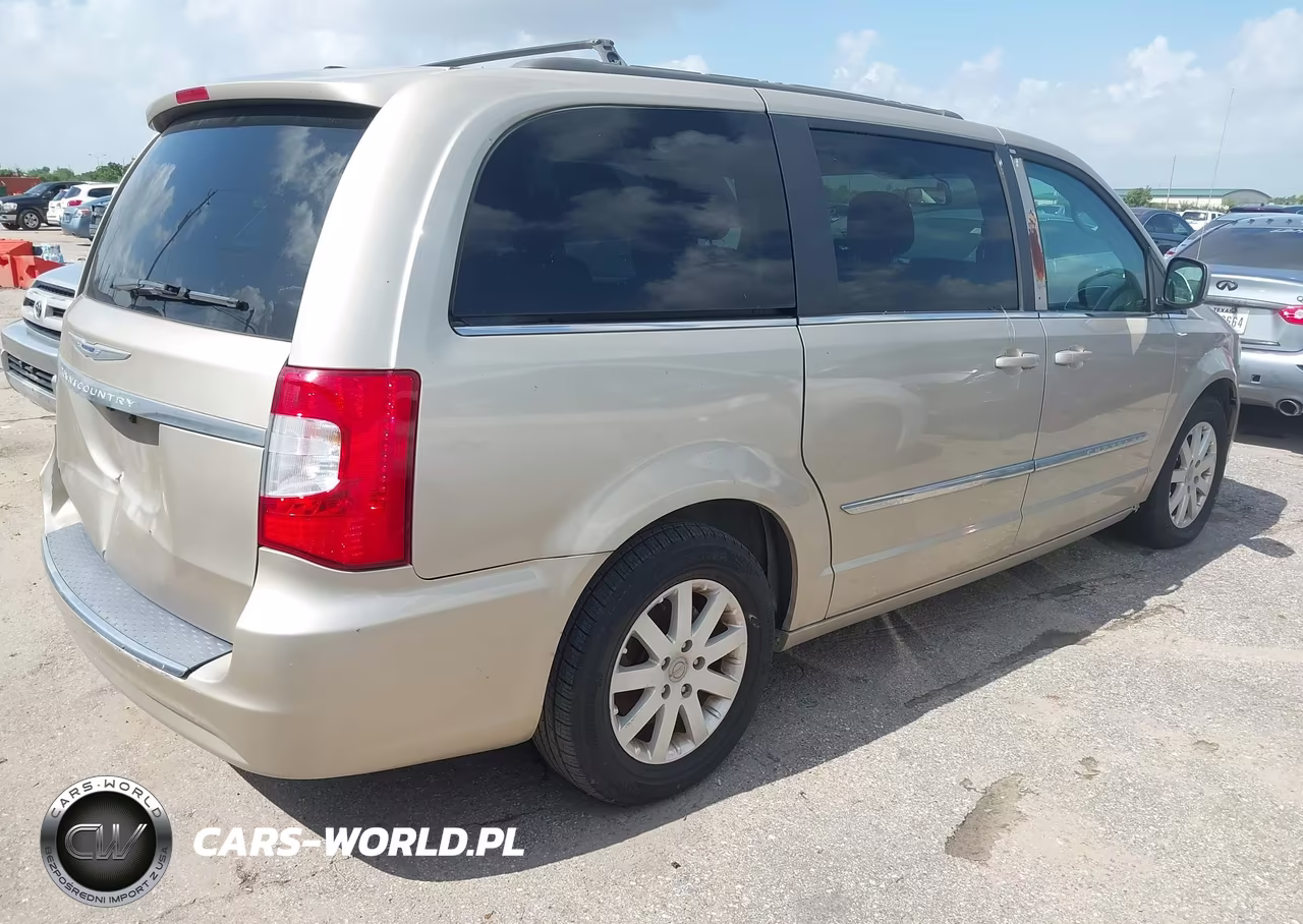 2015 Chrysler Town & Country Touring VIN:2C4RC1BG5FR551778 - 4