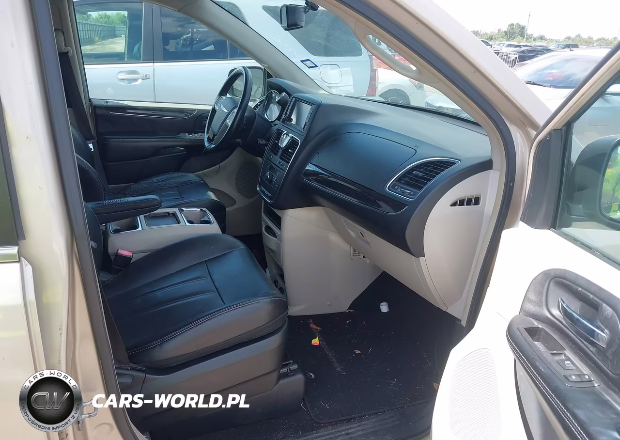 2015 Chrysler Town & Country Touring VIN:2C4RC1BG5FR551778 - 5