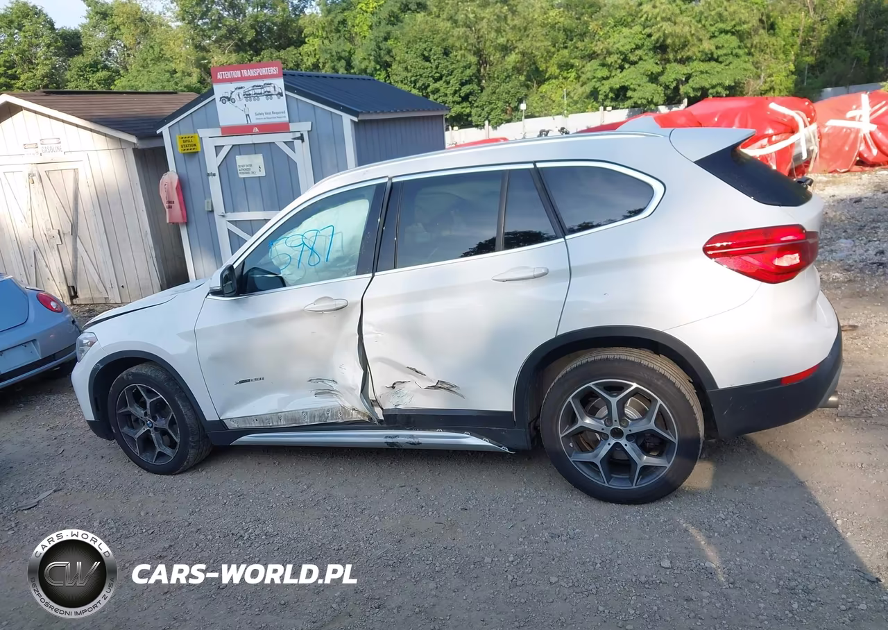 2018 BMW X1 xDrive28I VIN:WBXHT3C31J5K21678 - 14