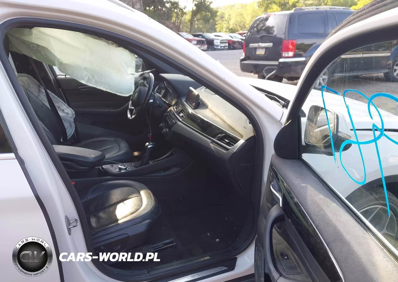 2018 BMW X1 xDrive28I VIN:WBXHT3C31J5K21678 - 5