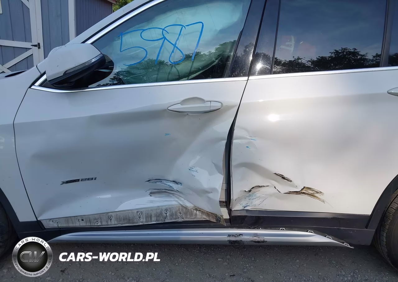 2018 BMW X1 xDrive28I VIN:WBXHT3C31J5K21678 - 6