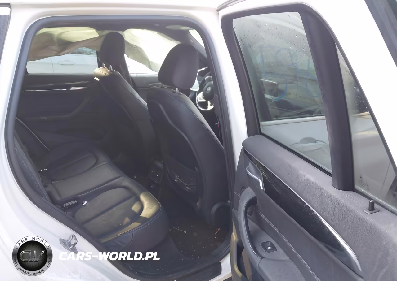 2018 BMW X1 xDrive28I VIN:WBXHT3C31J5K21678 - 8