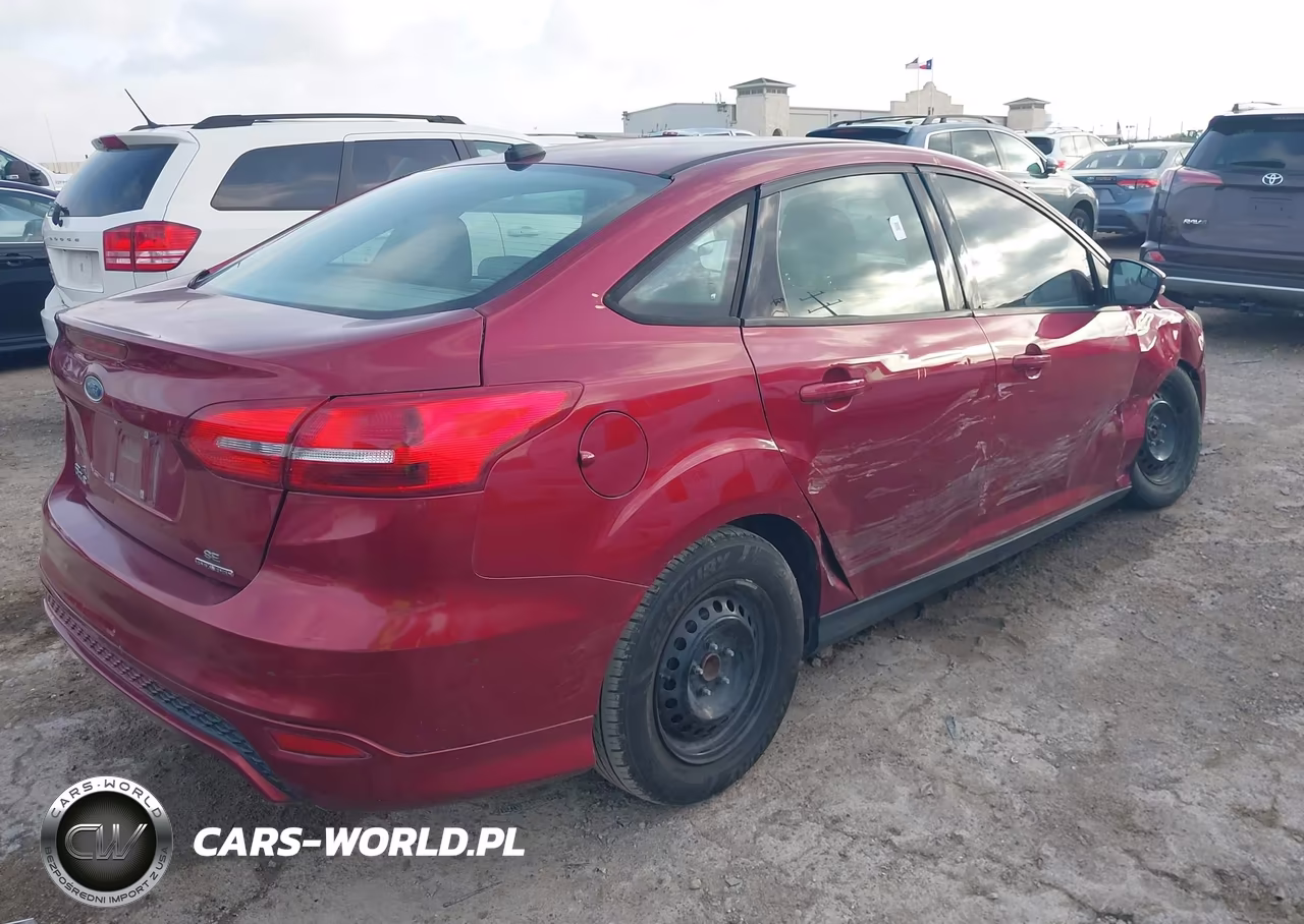2016 Ford Focus Se VIN:1FADP3F25GL253160 - 4