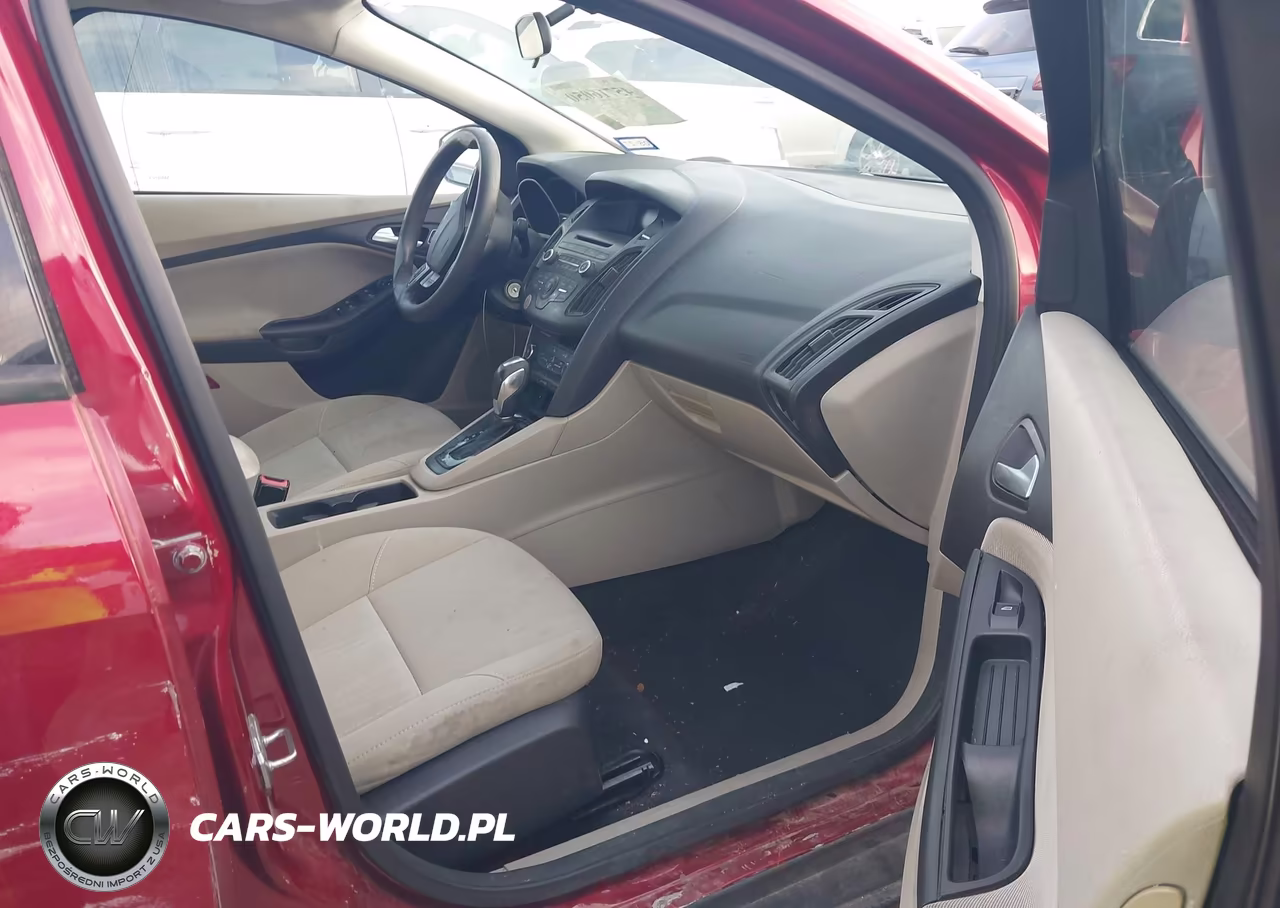 2016 Ford Focus Se VIN:1FADP3F25GL253160 - 5