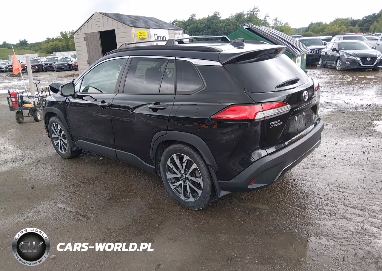 2022 Toyota Corolla Cross Xle VIN:7MUDAABG0NV040667 - 3