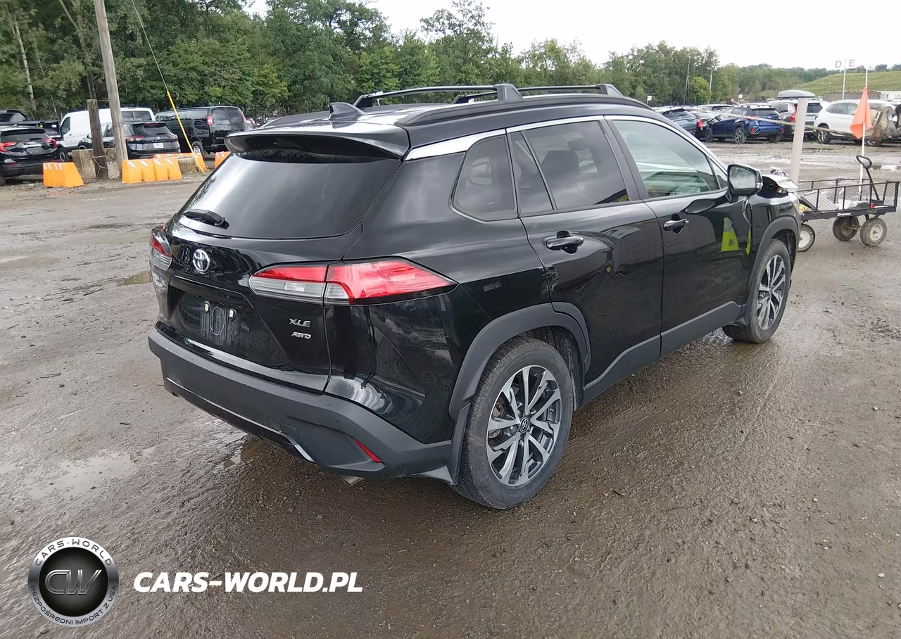 2022 Toyota Corolla Cross Xle VIN:7MUDAABG0NV040667 - 4