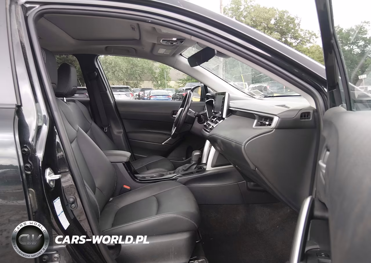 2022 Toyota Corolla Cross Xle VIN:7MUDAABG0NV040667 - 5