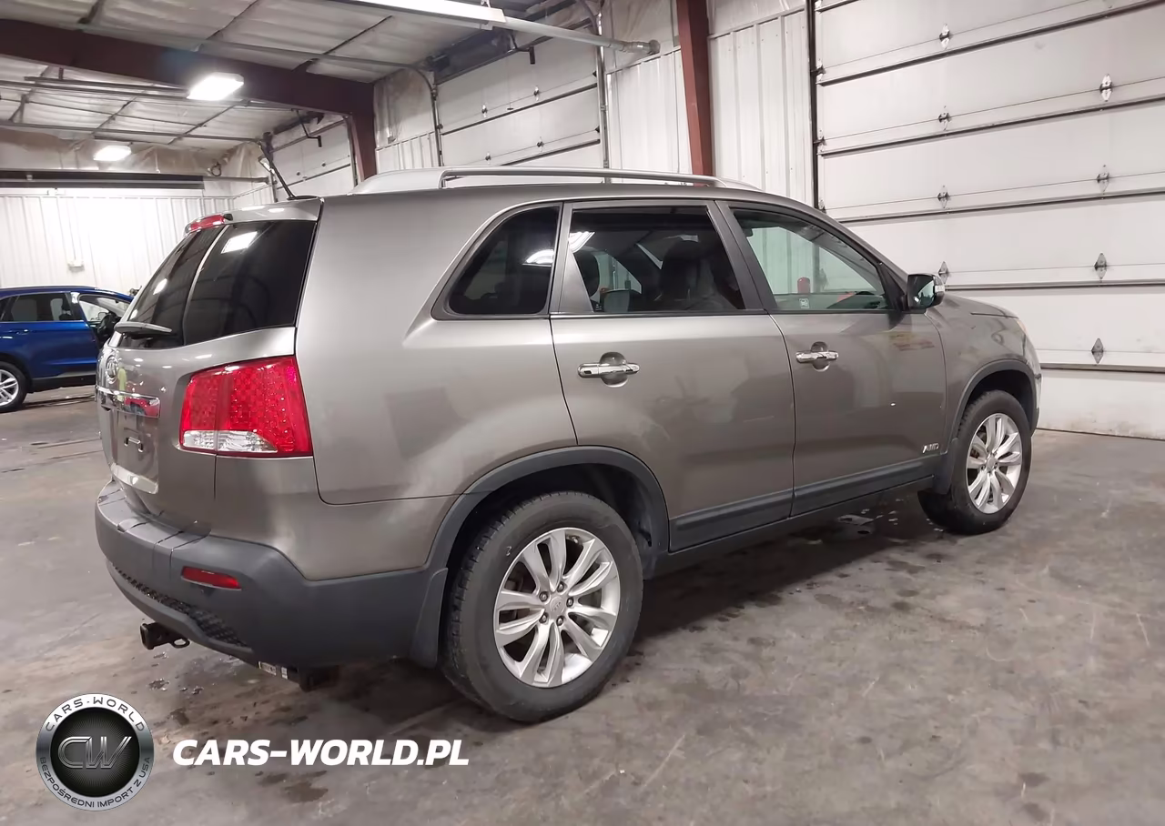2011 Kia Sorento Lx V6 VIN:5XYKTDA20BG078105 - 4