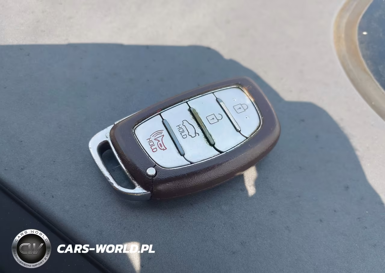 2018 Hyundai Elantra Value Edition VIN:5NPD84LF3JH305627 - 11