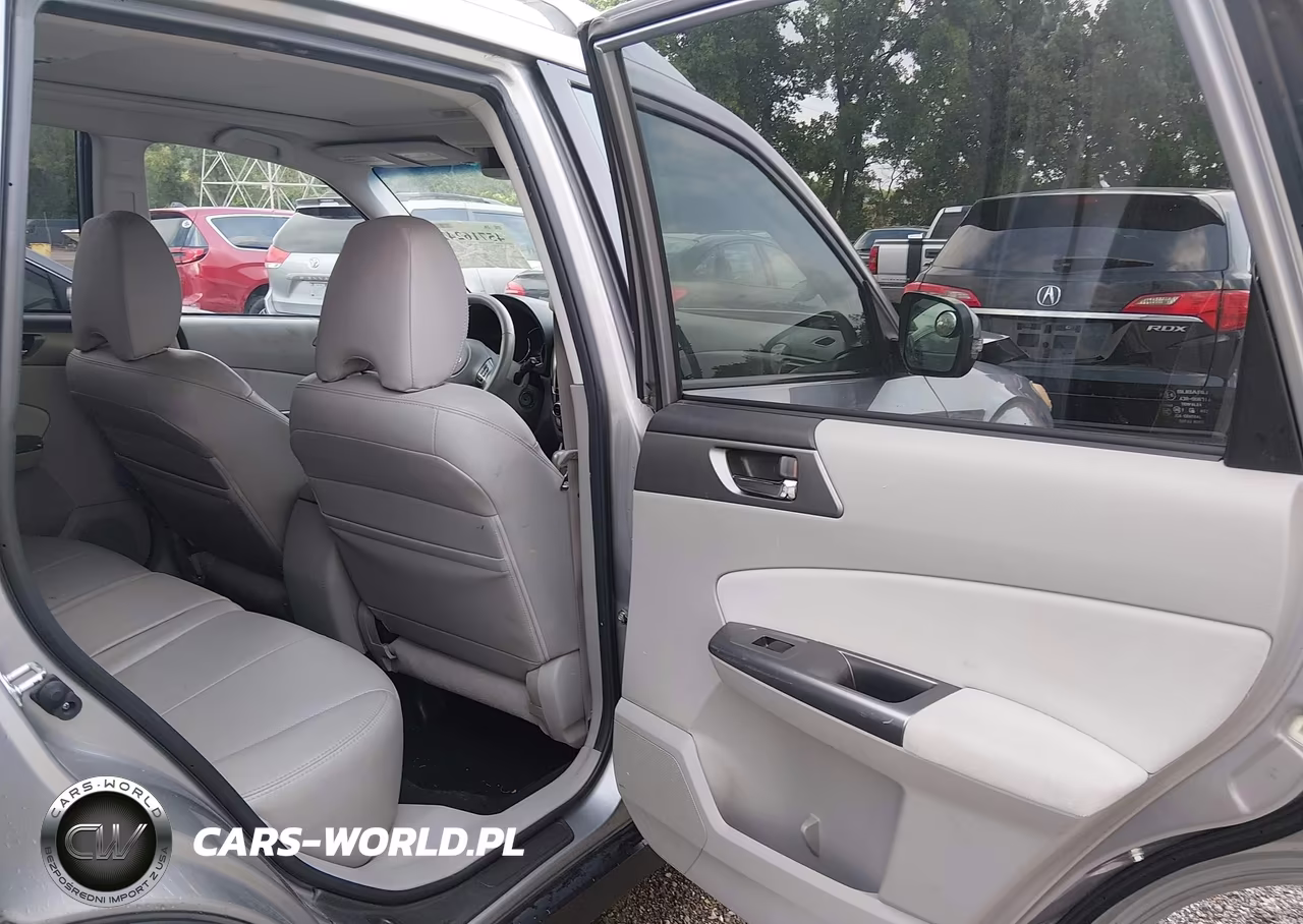 2011 Subaru Forester 2.5X Touring VIN:JF2SHBGC8BH723310 - 8