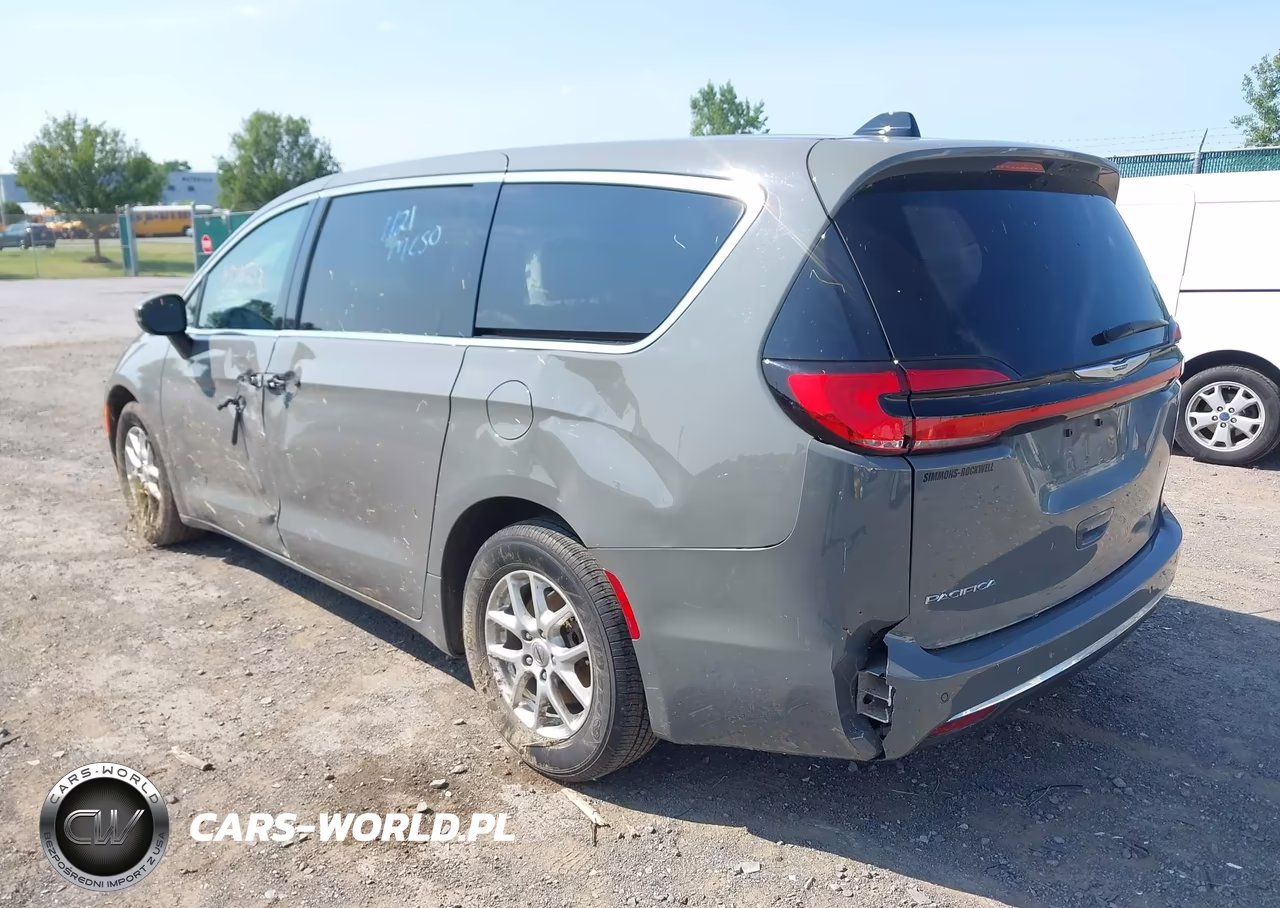 2023 Chrysler Pacifica Touring L VIN:2C4RC1BG9PR605987 - 3