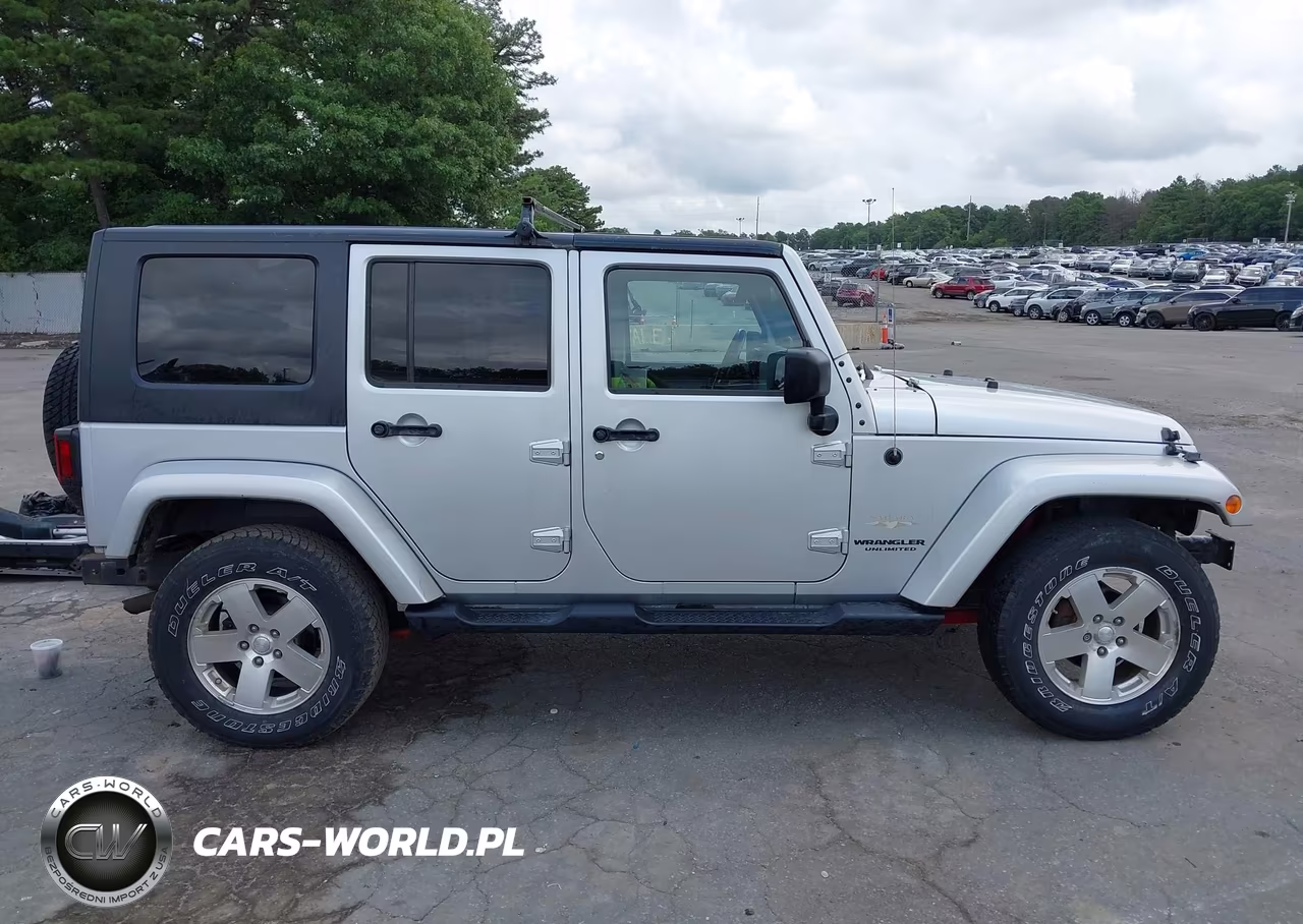 2008 Jeep Wrangler Unlimited Sahara VIN:1J8GA59198L627190 - 14
