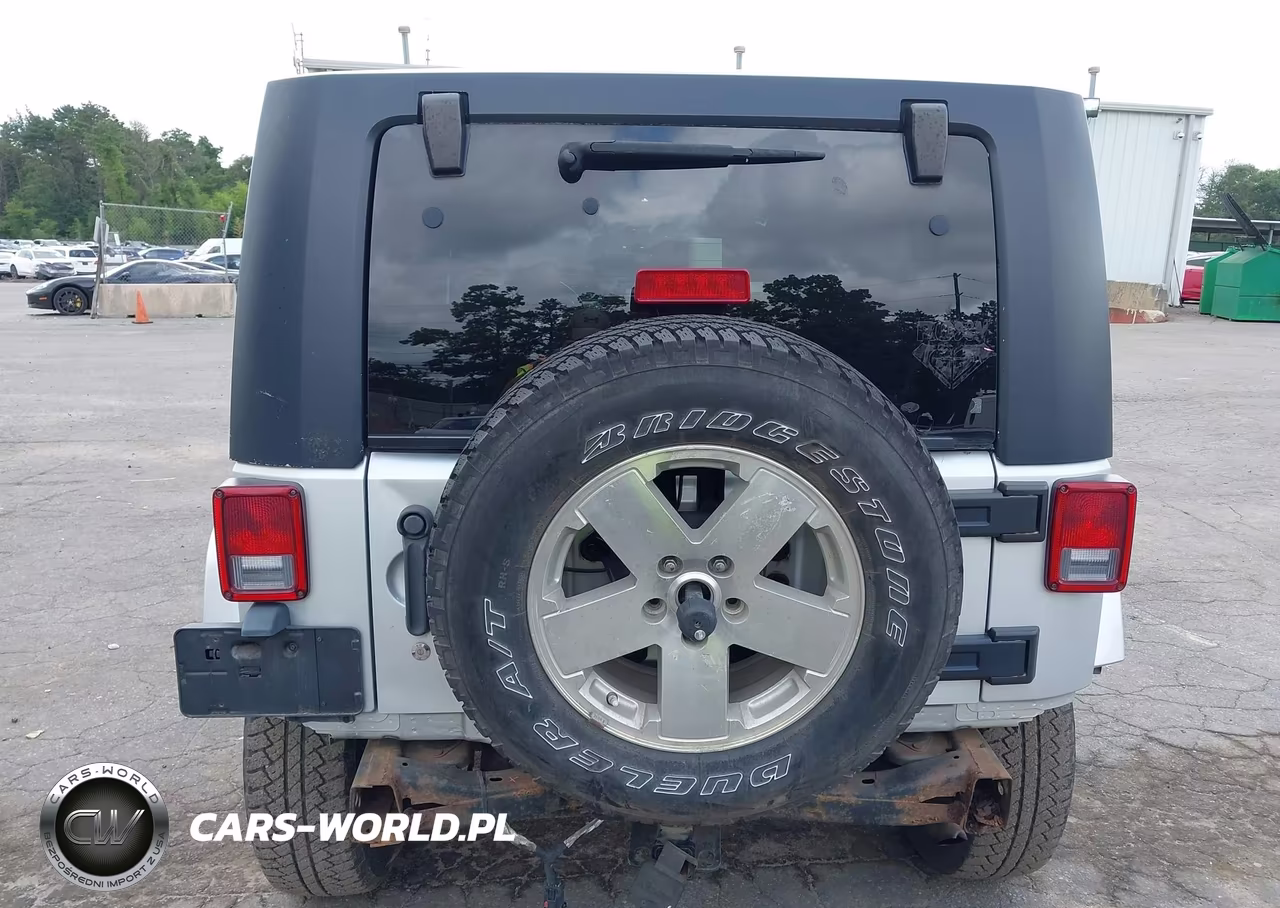 2008 Jeep Wrangler Unlimited Sahara VIN:1J8GA59198L627190 - 17