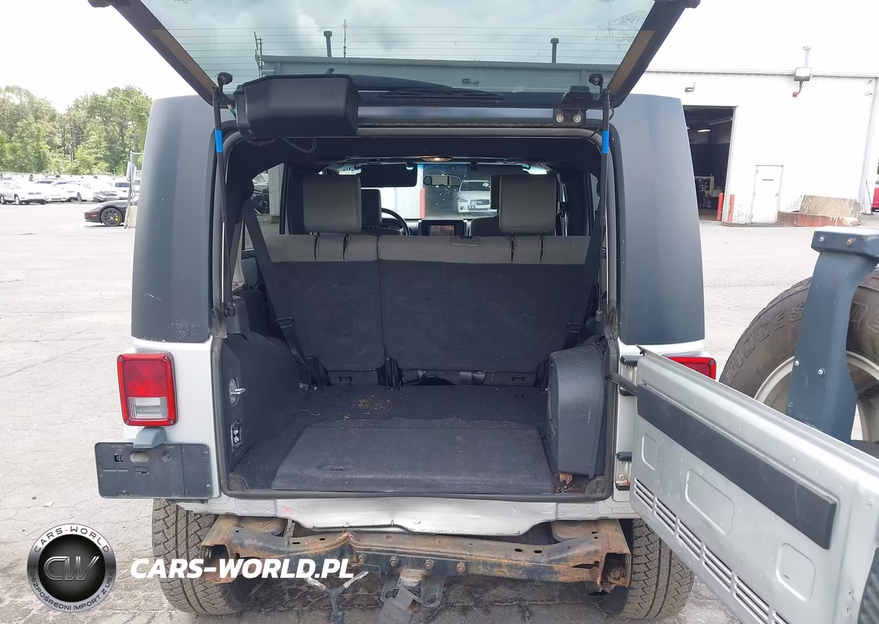 2008 Jeep Wrangler Unlimited Sahara VIN:1J8GA59198L627190 - 19