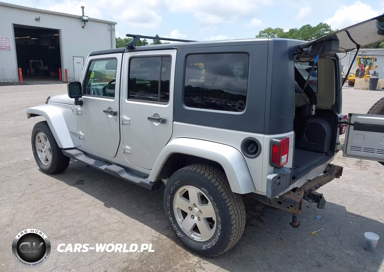 2008 Jeep Wrangler Unlimited Sahara VIN:1J8GA59198L627190 - 3