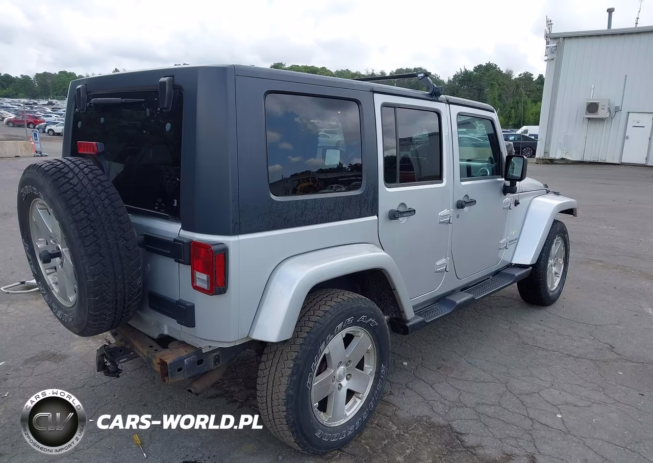 2008 Jeep Wrangler Unlimited Sahara VIN:1J8GA59198L627190 - 4