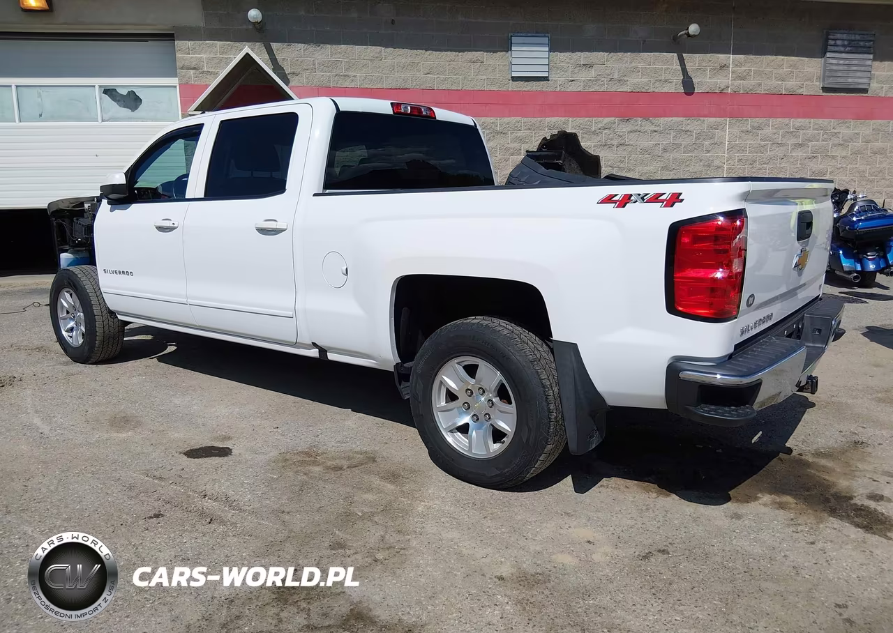 2018 Chevrolet Silverado 1500 1Lt VIN:3GCUKREC0JG370946 - 3