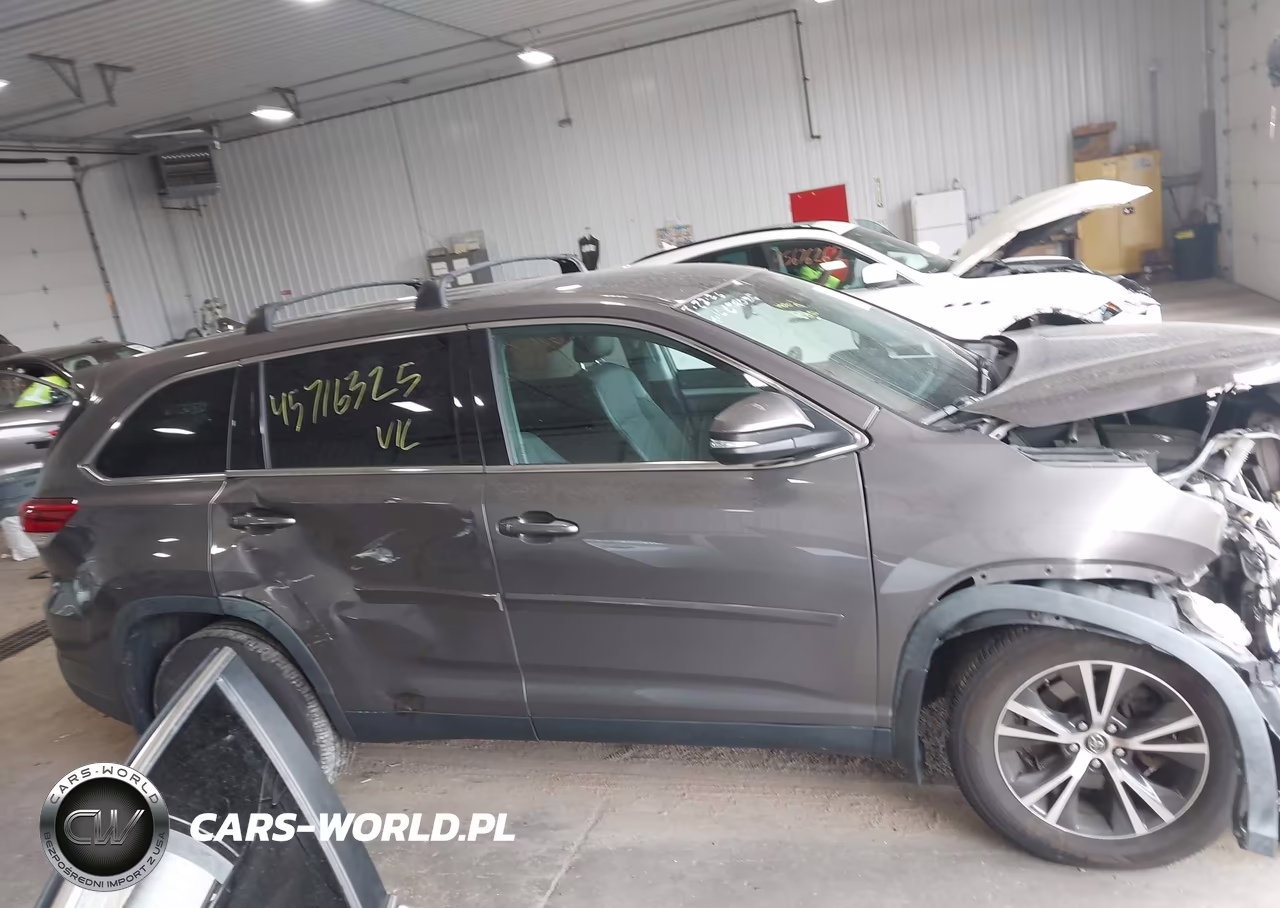 2019 Toyota Highlander Le Plus VIN:5TDBZRFH9KS961485 - 13
