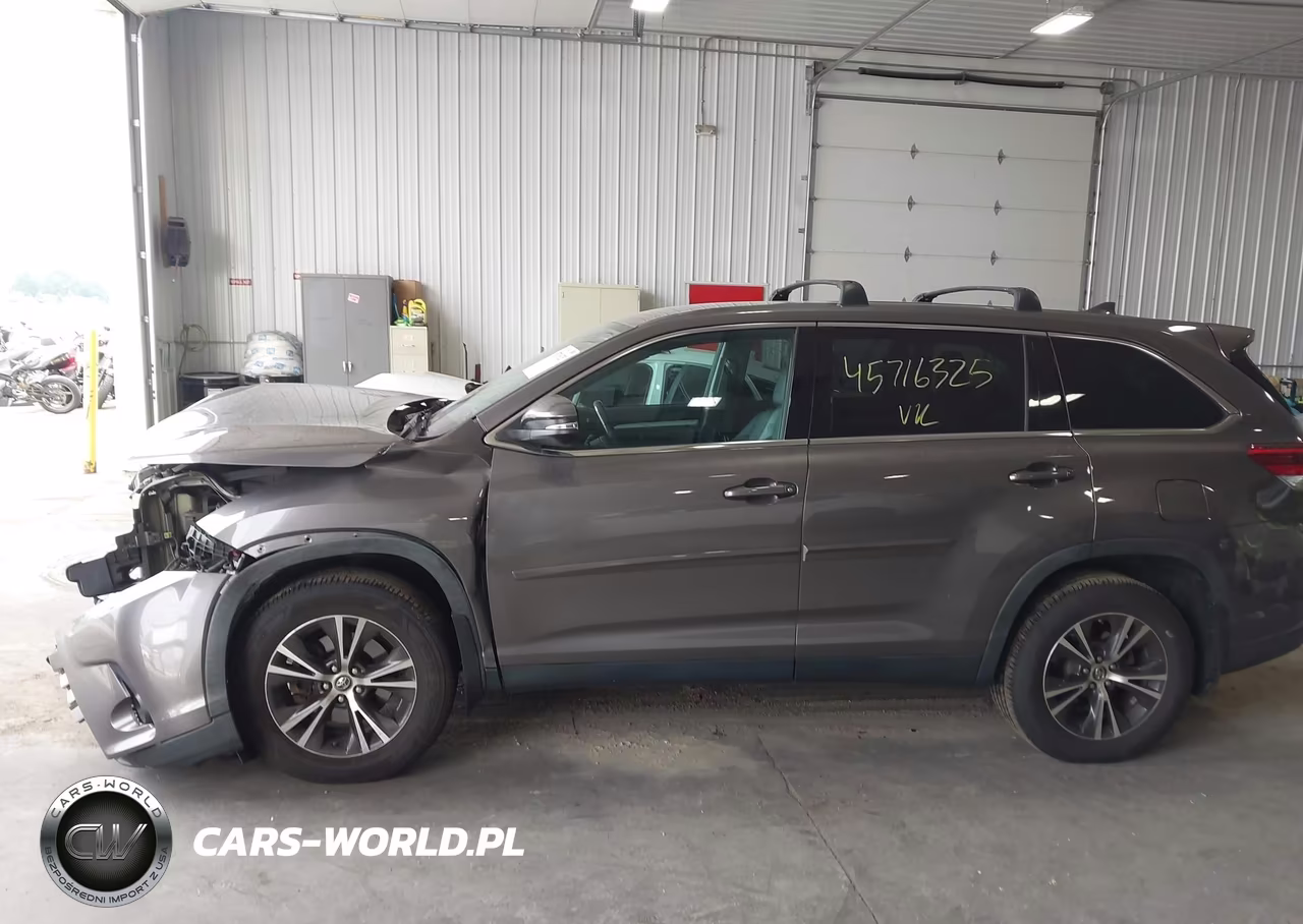 2019 Toyota Highlander Le Plus VIN:5TDBZRFH9KS961485 - 14