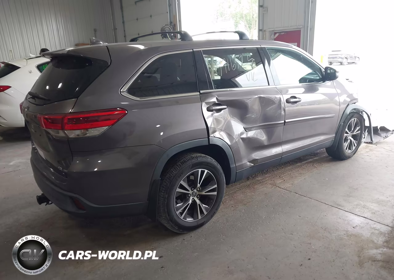 2019 Toyota Highlander Le Plus VIN:5TDBZRFH9KS961485 - 4