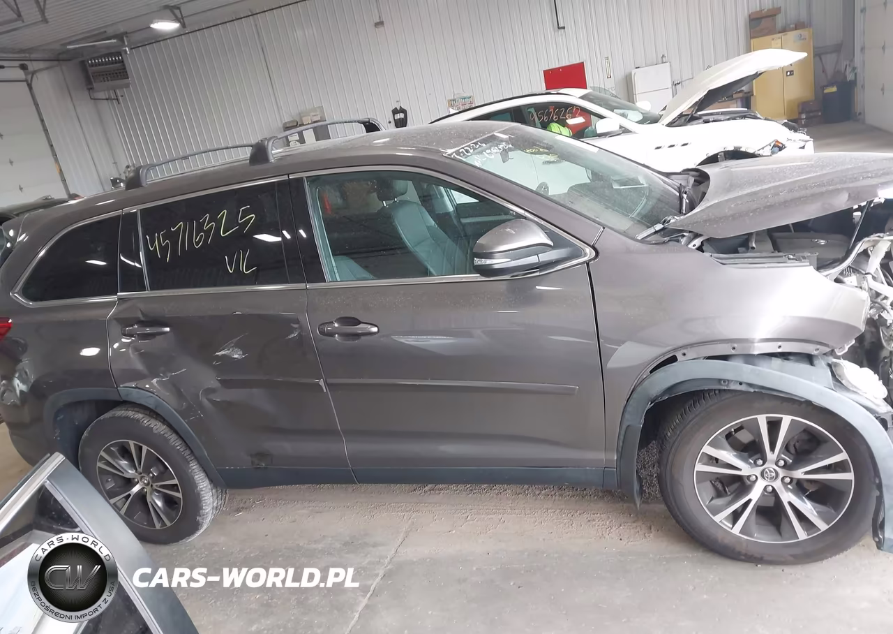 2019 Toyota Highlander Le Plus VIN:5TDBZRFH9KS961485 - 6