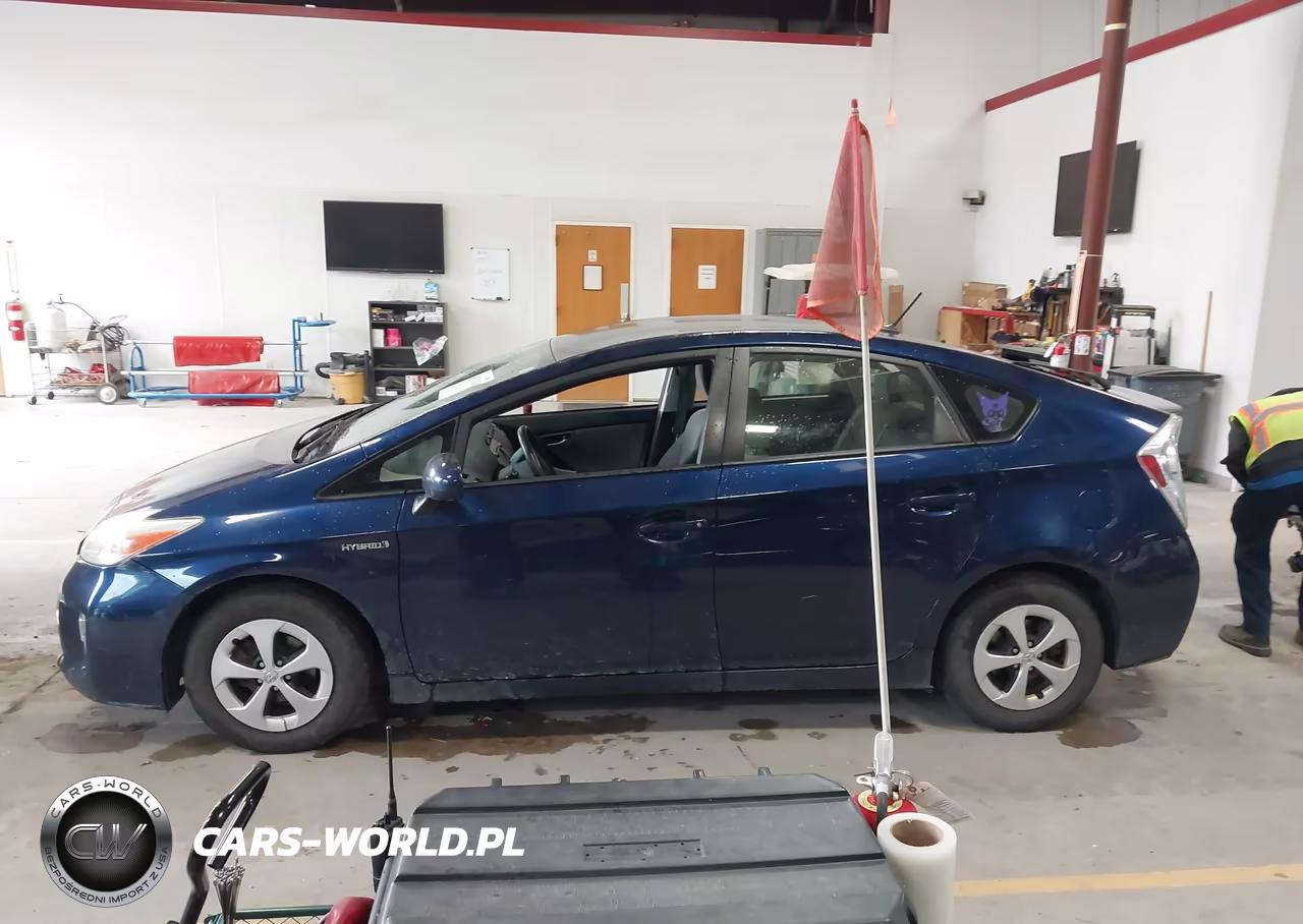 2013 Toyota Prius Three VIN:JTDKN3DU2D1727276 - 14