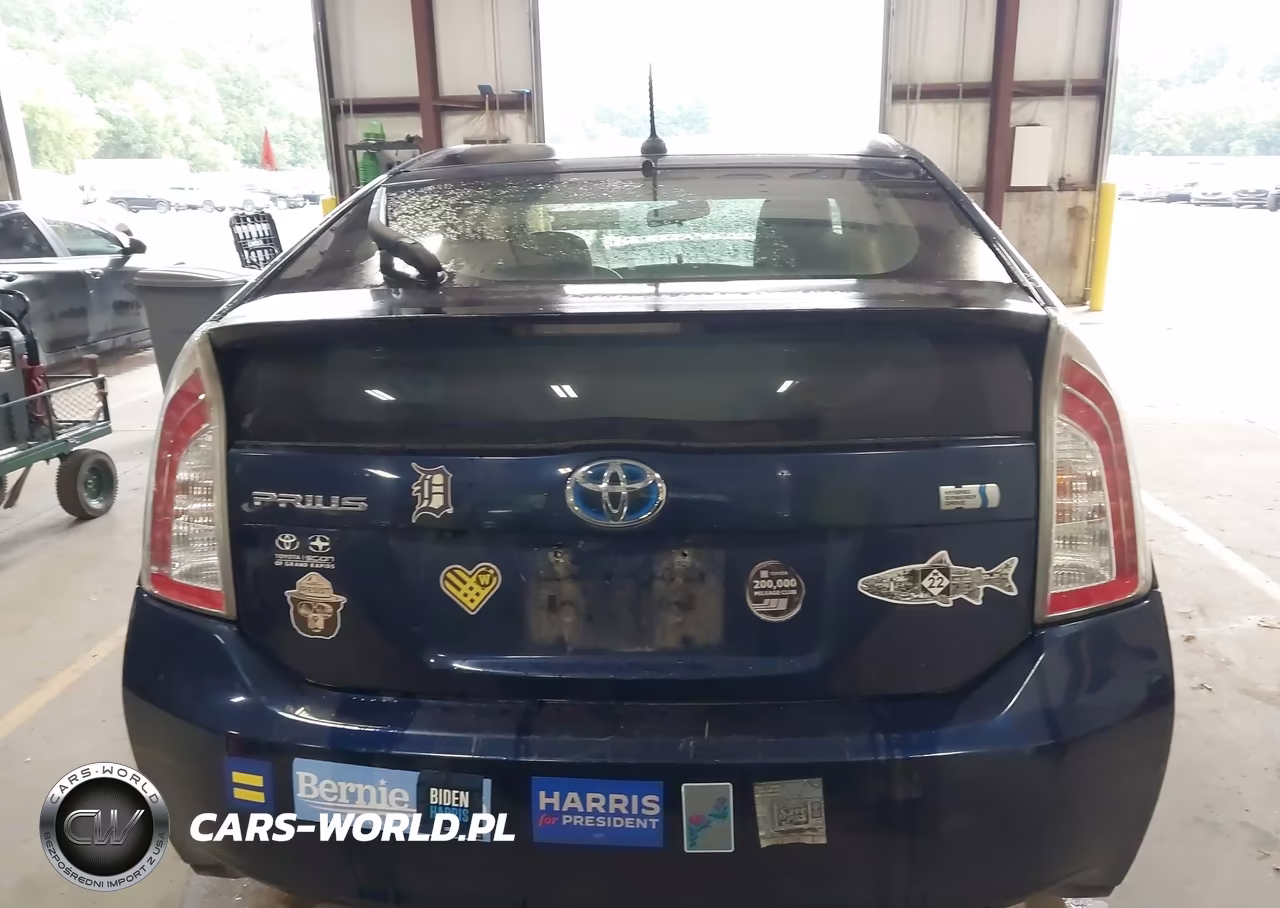 2013 Toyota Prius Three VIN:JTDKN3DU2D1727276 - 16
