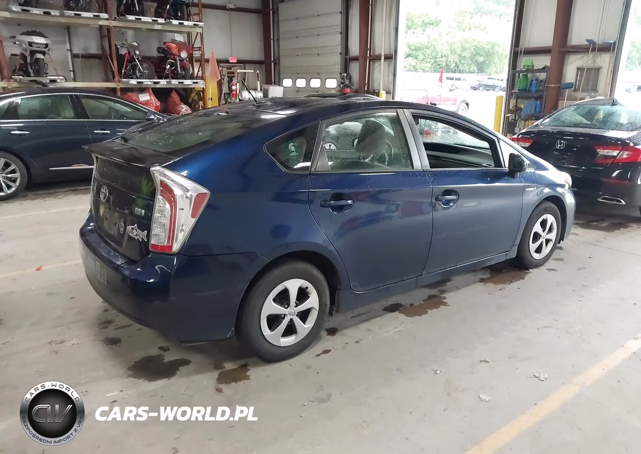 2013 Toyota Prius Three VIN:JTDKN3DU2D1727276 - 4