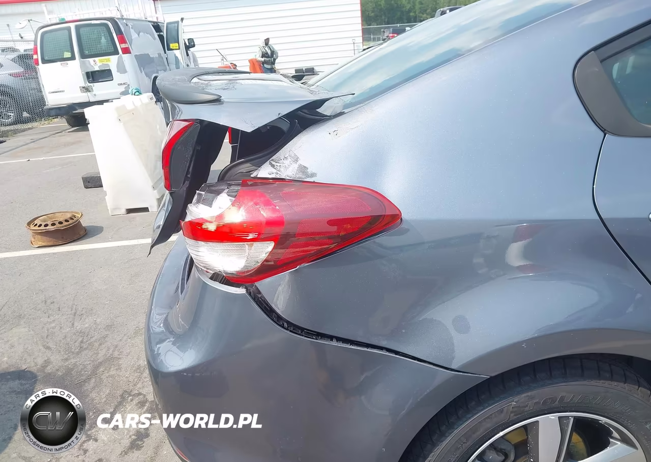 2018 Kia Forte S VIN:3KPFL4A7XJE219500 - 19