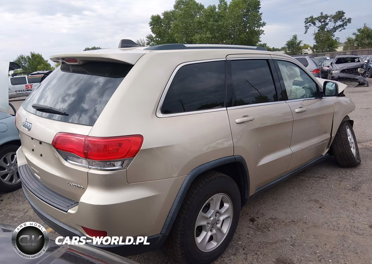 2015 Jeep Grand Cherokee Laredo VIN:1C4RJFAG9FC676229 - 4