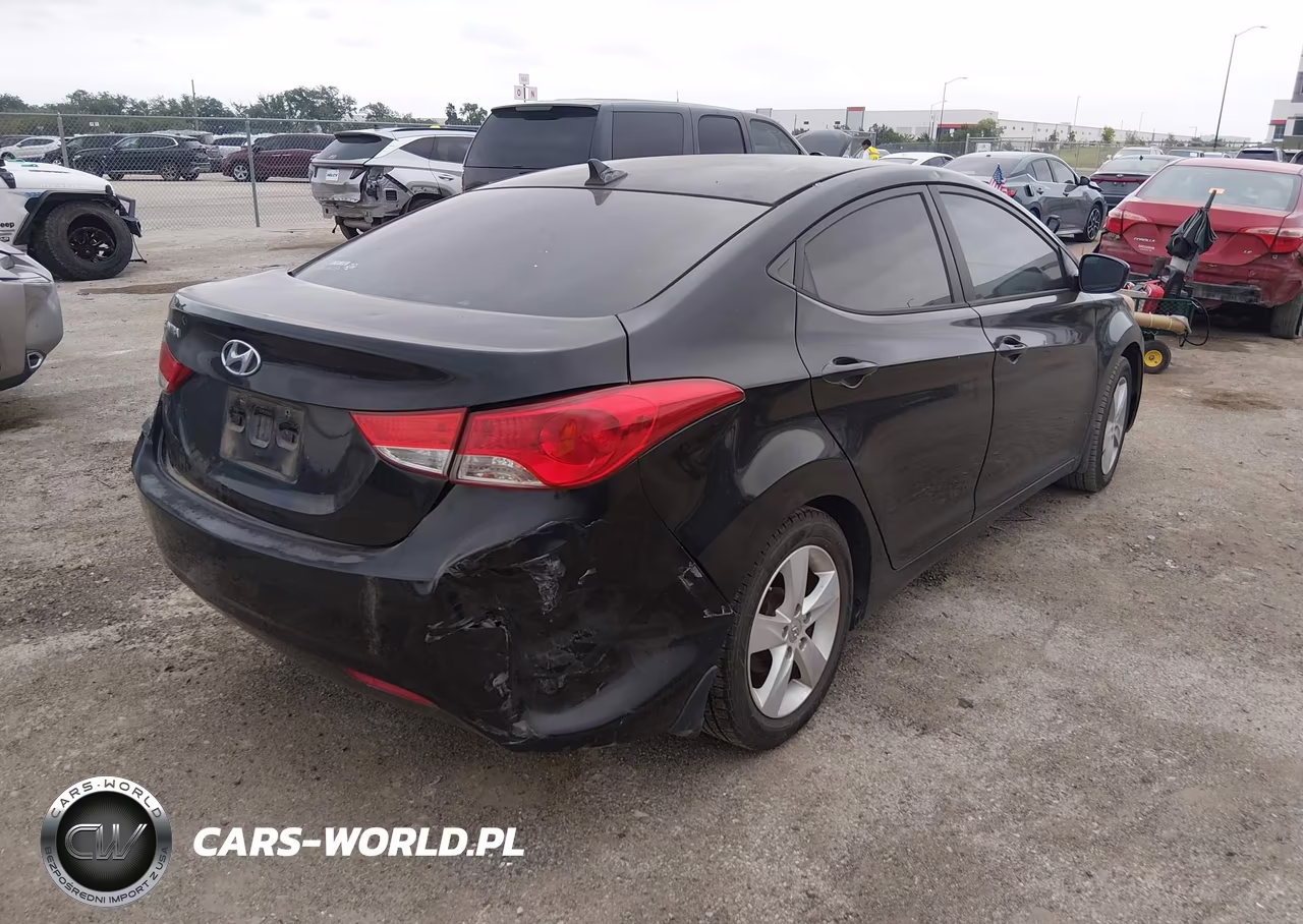 2013 Hyundai Elantra Gls VIN:KMHDH4AE2DU556879 - 4