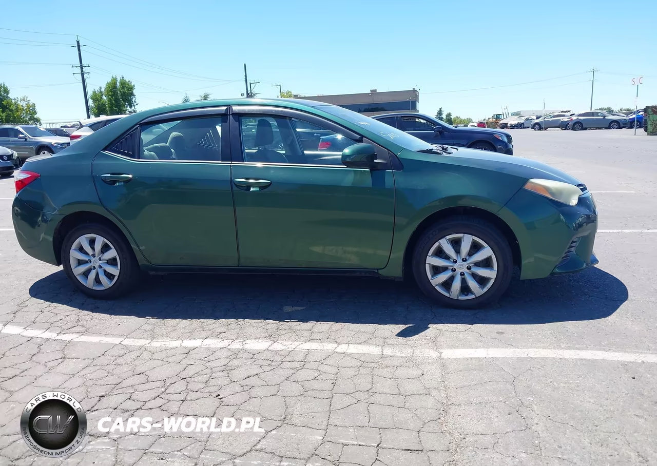 2015 Toyota Corolla Le VIN:5YFBURHE2FP245267 - 13