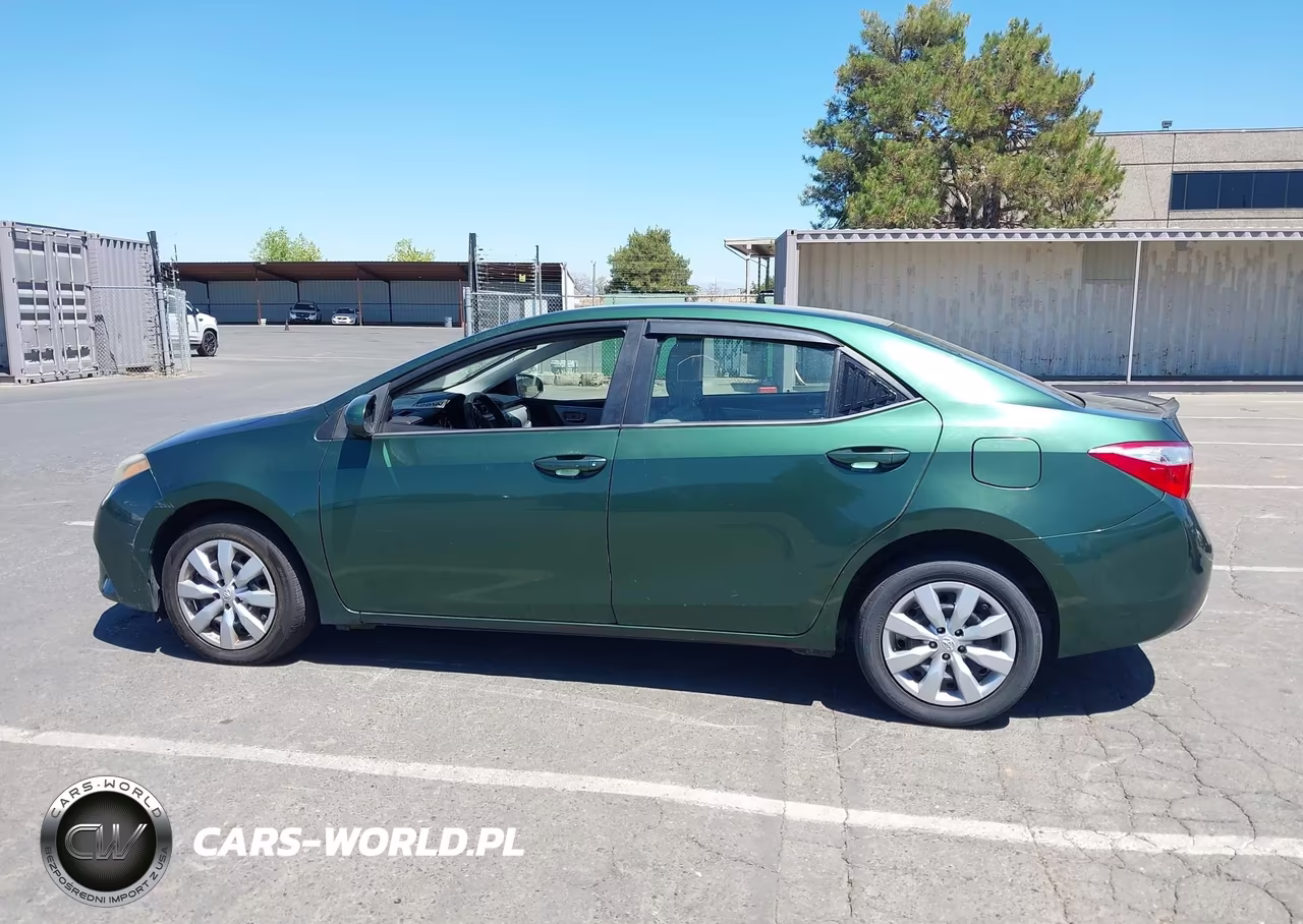 2015 Toyota Corolla Le VIN:5YFBURHE2FP245267 - 14