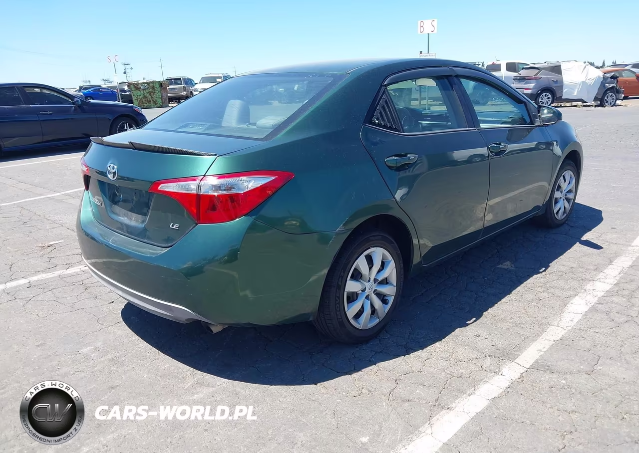 2015 Toyota Corolla Le VIN:5YFBURHE2FP245267 - 4
