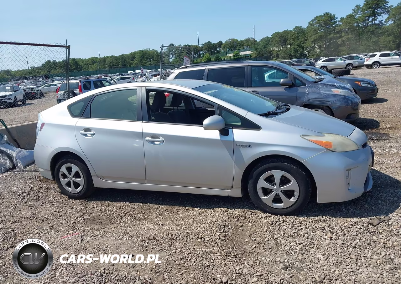 2013 Toyota Prius Two VIN:JTDKN3DU1D5648965 - 13