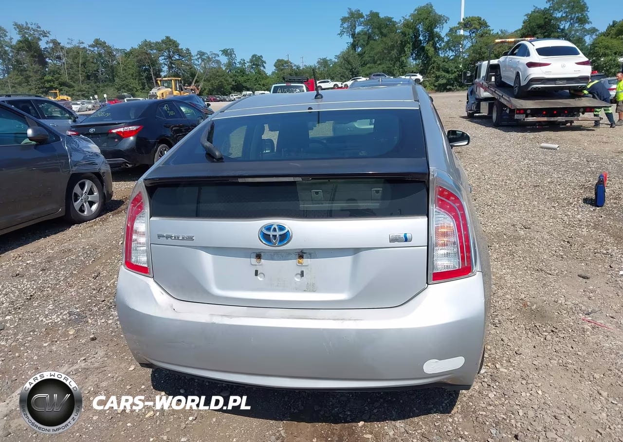 2013 Toyota Prius Two VIN:JTDKN3DU1D5648965 - 16