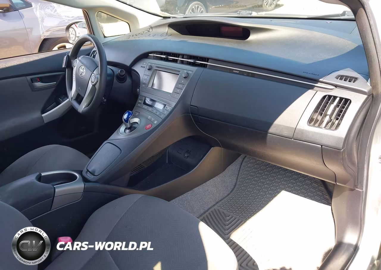 2013 Toyota Prius Two VIN:JTDKN3DU1D5648965 - 5