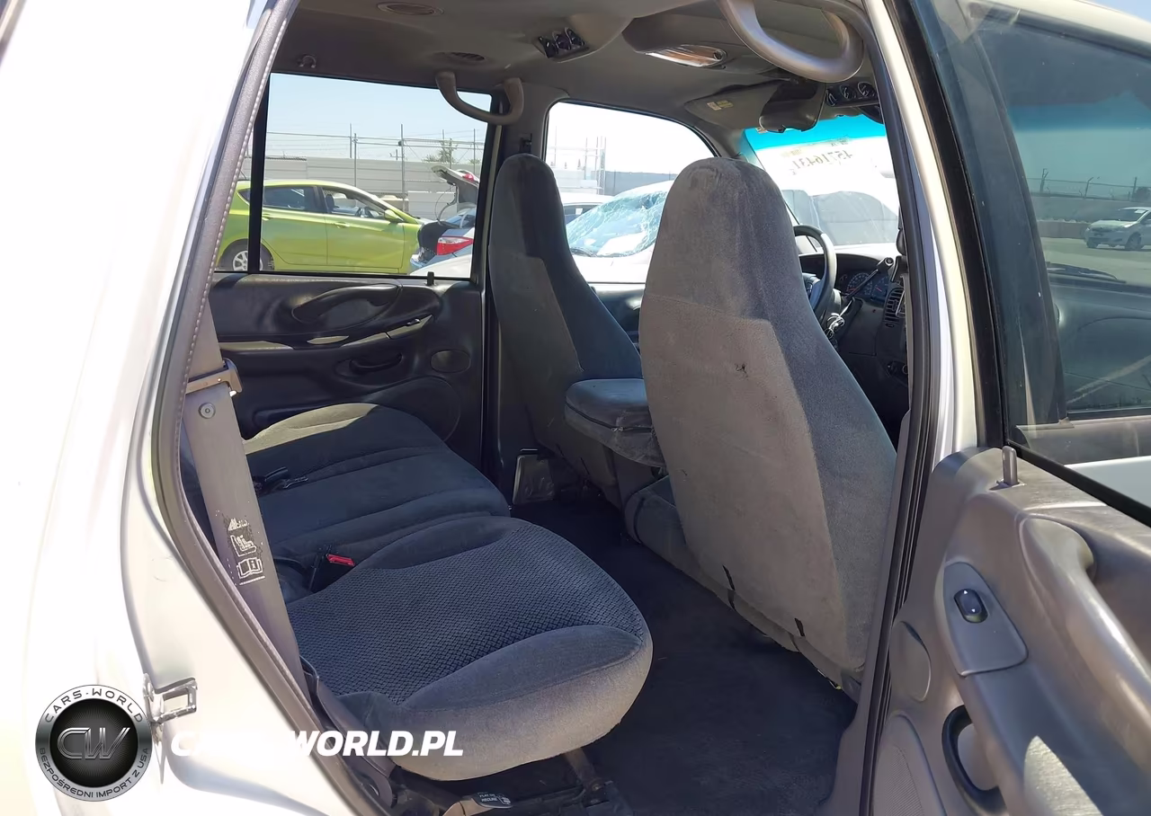 2000 Ford Expedition Xlt VIN:1FMRU1564YLC23288 - 8