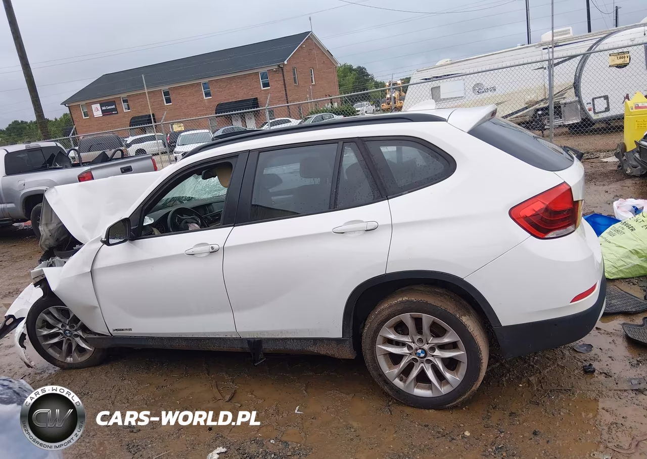 2015 BMW X1 xDrive28I VIN:WBAVL1C53FVY31852 - 14