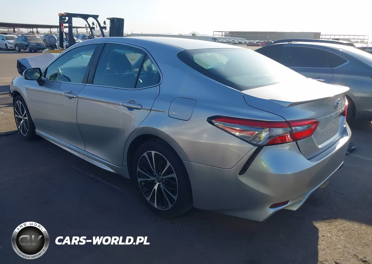 2018 Toyota Camry Se VIN:4T1B11HK4JU653065 - 3