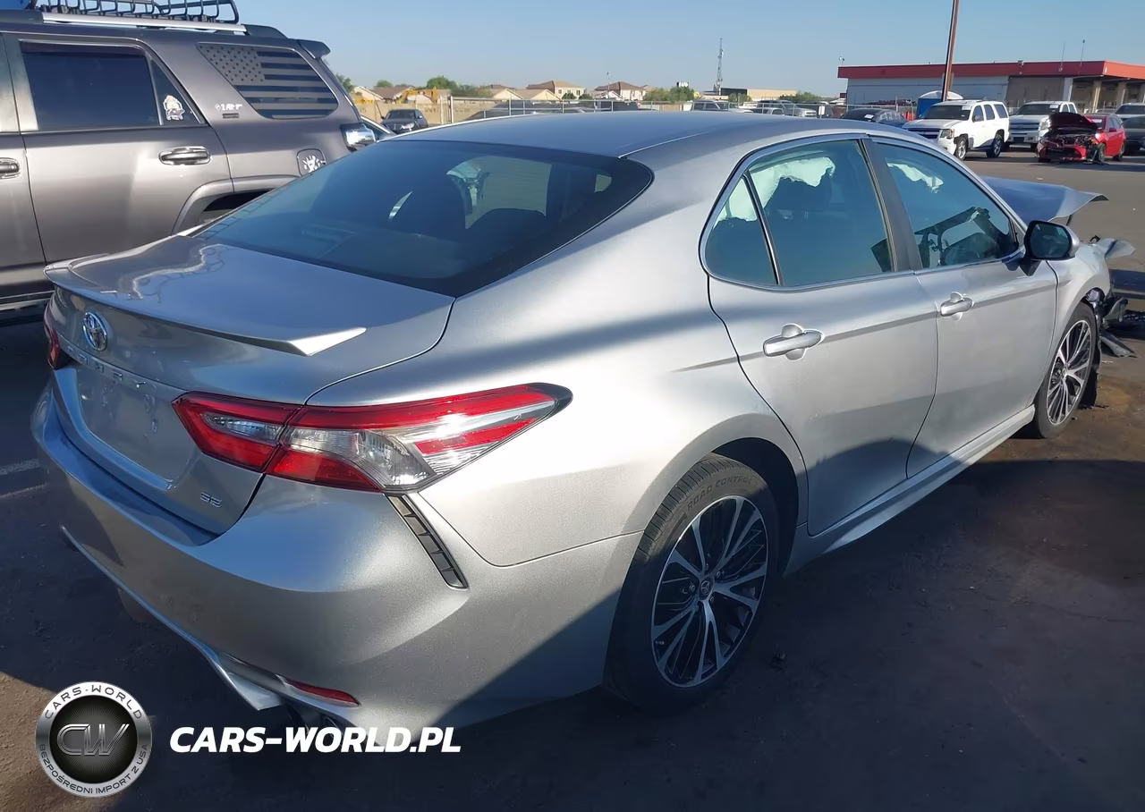 2018 Toyota Camry Se VIN:4T1B11HK4JU653065 - 4