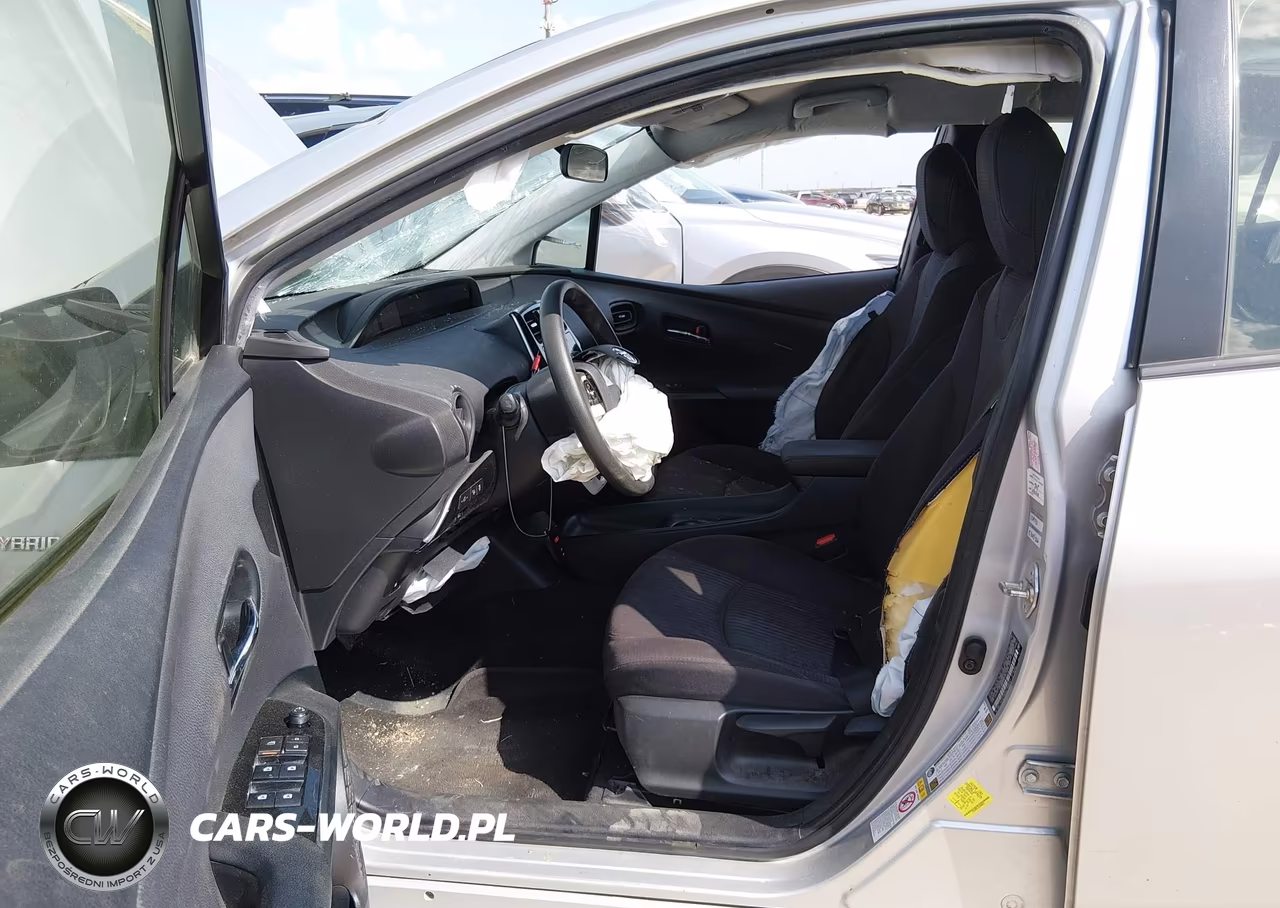 2018 Toyota Prius Two VIN:JTDKBRFU3J3590423 - 5