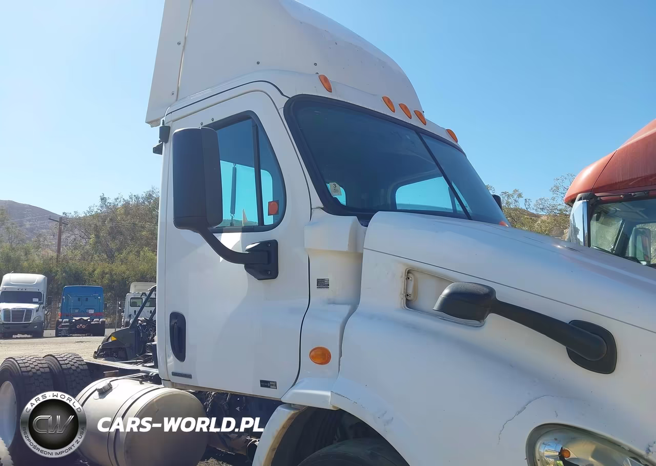 2012 Freightliner Cascadia 113